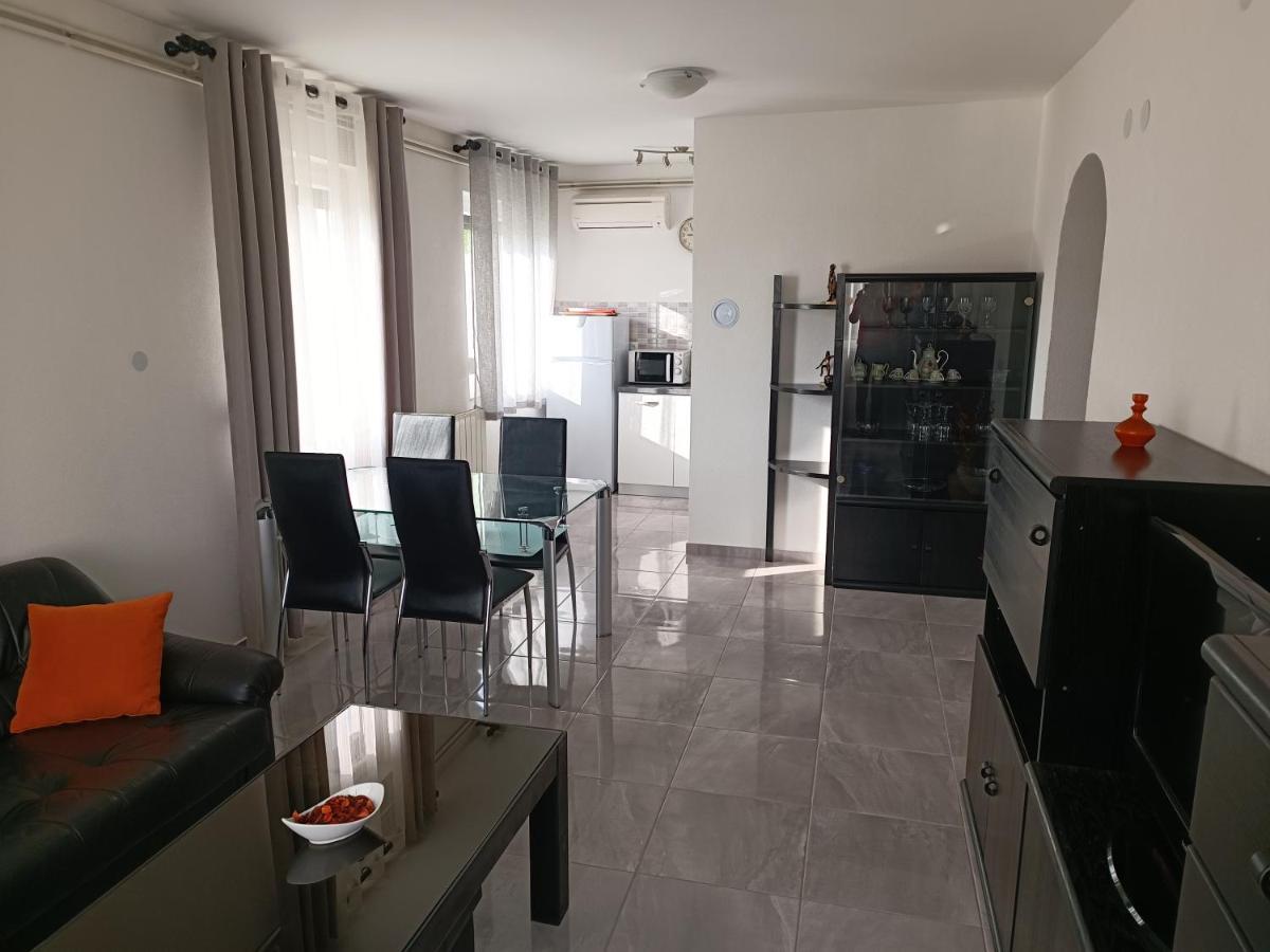 Apartments Mira Krk Крк Екстер'єр фото
