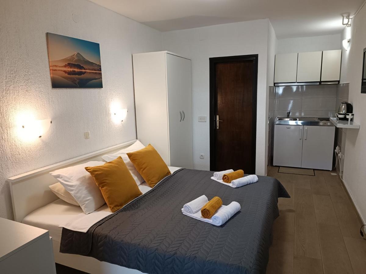 Apartments Mira Krk Крк Екстер'єр фото
