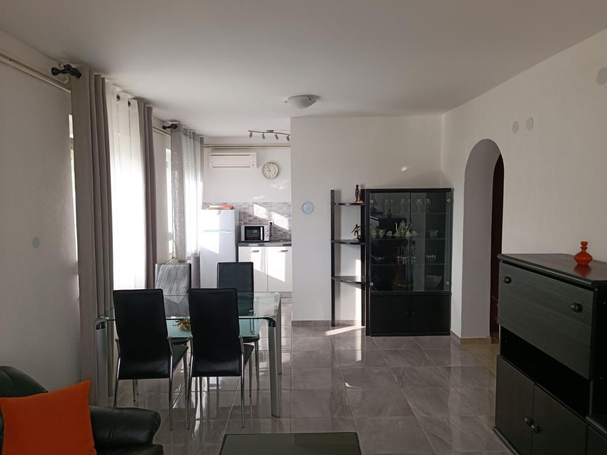 Apartments Mira Krk Крк Екстер'єр фото