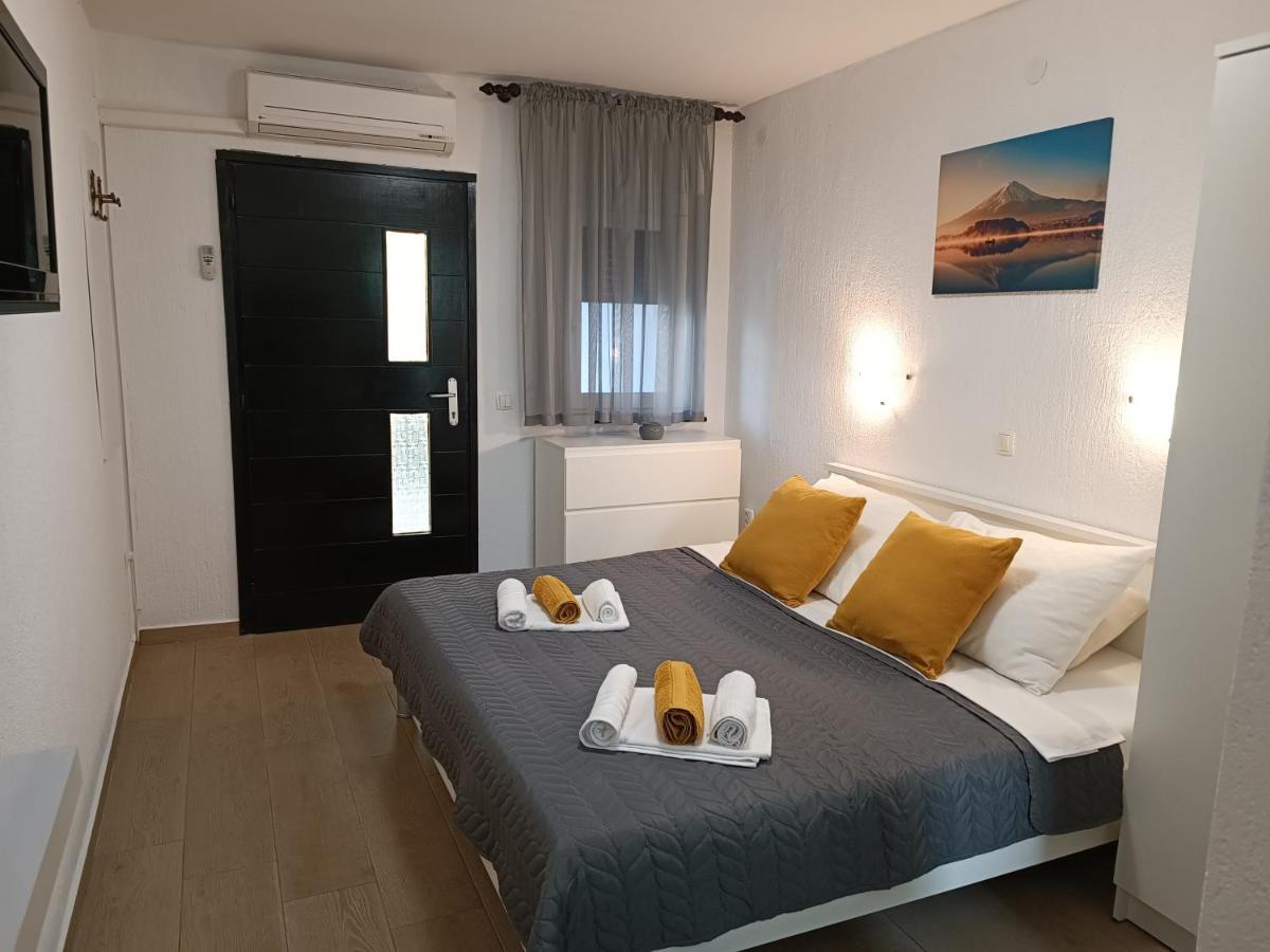 Apartments Mira Krk Крк Екстер'єр фото