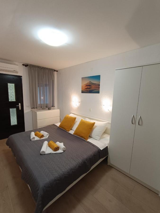 Apartments Mira Krk Крк Екстер'єр фото